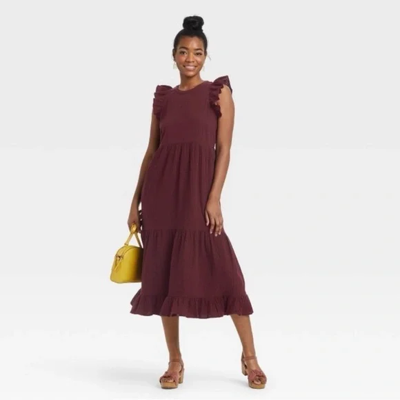 Elegant Burgundy Maxi Dress - Picture 2 of 3